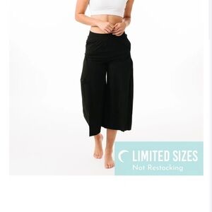 ZYIA Black Wide Leg Pants High-Waisted Cropped